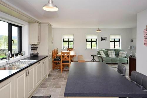 Holiday Home Oughterard - Eir02104f-f