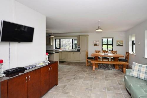 Holiday Home Oughterard - Eir02104f-f