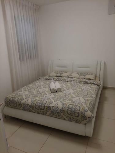 Avi's Suites - Garden Apartment