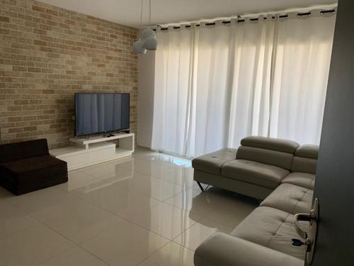 Orel 3 Bed Room Apartment