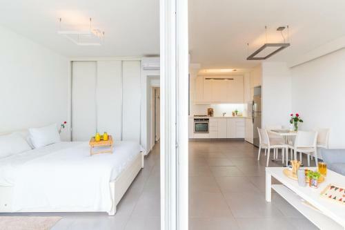 Top Tier Apartment In Herzylia With Swimming Pool