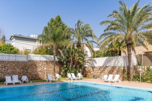 Top Tier Apartment In Herzylia With Swimming Pool