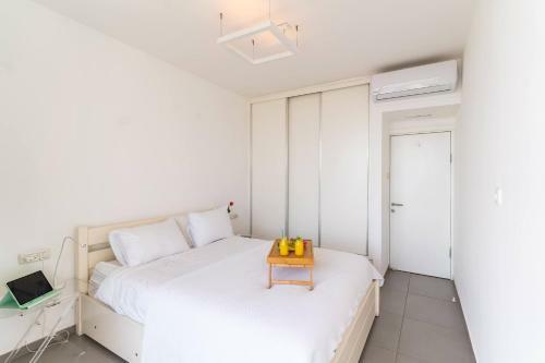 Top Tier Apartment In Herzylia With Swimming Pool
