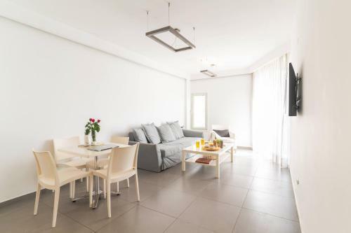 Top Tier Apartment In Herzylia With Swimming Pool