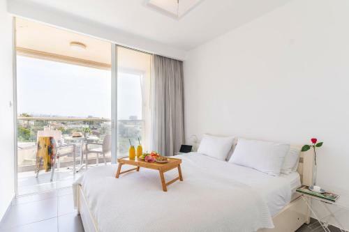 Top Tier Apartment In Herzylia With Swimming Pool