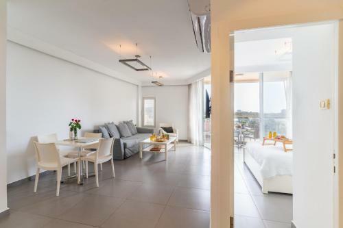 Top Tier Apartment In Herzylia With Swimming Pool