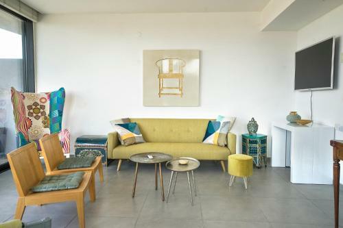 Luxury Beach Apartment With Pool & Gym By Airsuite