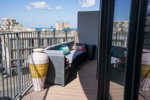 Luxury Beach Apartment With Pool & Gym By Airsuite