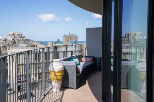 Luxury Beach Apartment With Pool & Gym By Airsuite