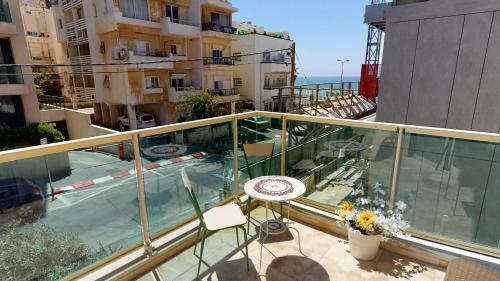 Apartamento Gordon Beach 2br Duplex By Holyguest