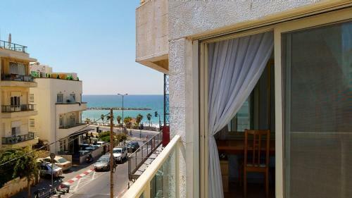 Apartamento Gordon Beach 2br Duplex By Holyguest