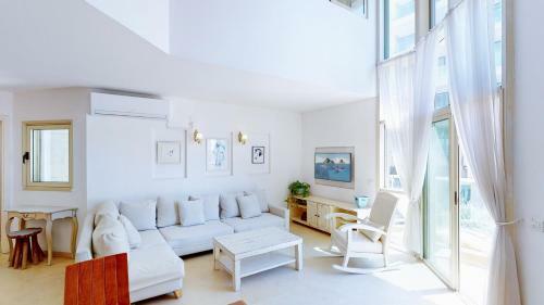Apartamento Gordon Beach 2br Duplex By Holyguest