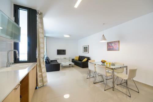 3 Ma'on - By Beach Apartments Tlv
