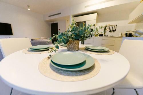 Mr Ezra -luxury 3br Apartment With Balcony, On The Beach