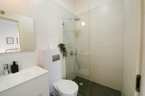Mr Ezra -luxury 3br Apartment With Balcony, On The Beach