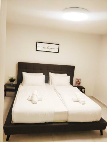 Private-garden 3 Bedroom Apartment