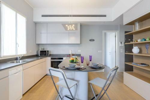Italian Design Apartment In Rotchild /habima