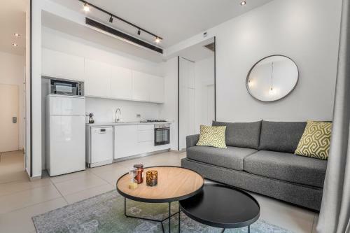 Apartamento Ben Gurion Area - Modern 2 Bdr With Balcony
