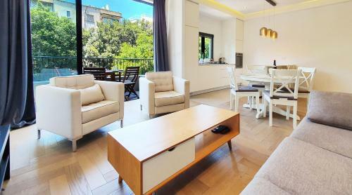 Design 2 Bdr Apartment Hilton Beach #tl55
