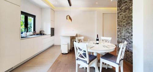 Design 2 Bdr Apartment Hilton Beach #tl55