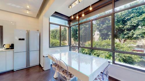 Apartamento Clear 3br In Dizzengoff 140 By Holyguest