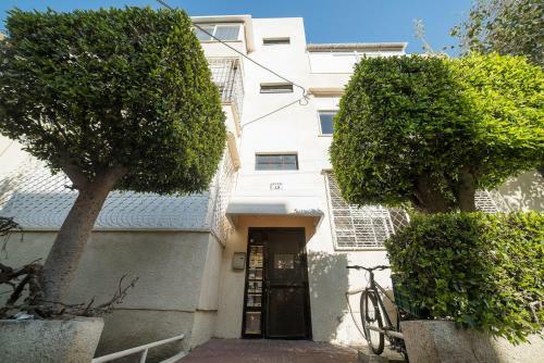 Two Bedroom Apartment In Frishman