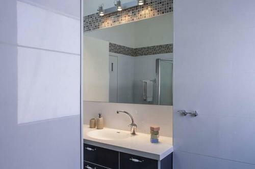 Apartamento Simple 2br In Sderot Chen 1 By Holyguest