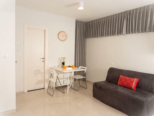 Hasorag-private Rooms By Indiginn