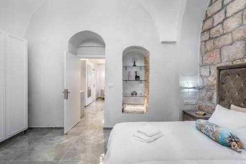 Magical Apartments, In Front To Mamilla Mall