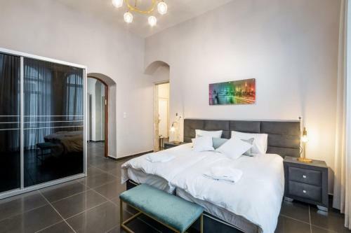 Magical Apartments, In Front To Mamilla Mall