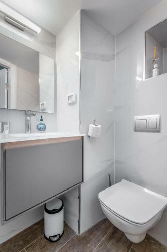 Magical Apartments, In Front To Mamilla Mall