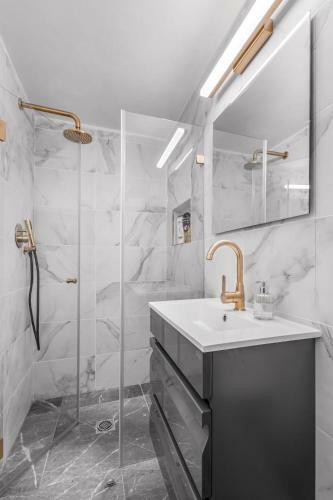 Magical Apartments, In Front To Mamilla Mall
