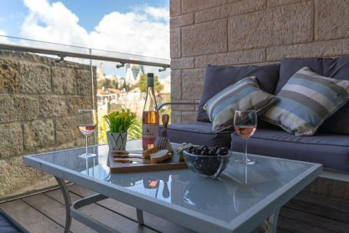 Art Apartment In King David Residence