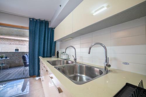 Art Apartment In King David Residence