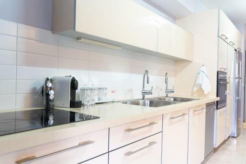 Art Apartment In King David Residence