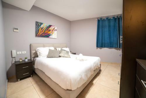 Art Apartment In King David Residence