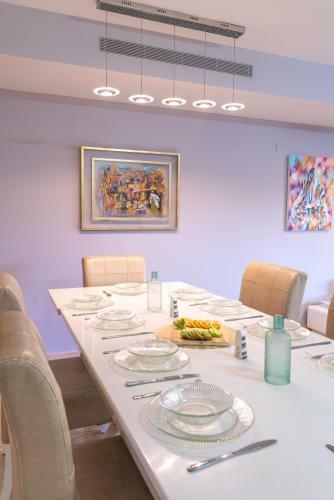 Art Apartment In King David Residence