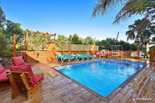 Lodge Hawaii Mansion