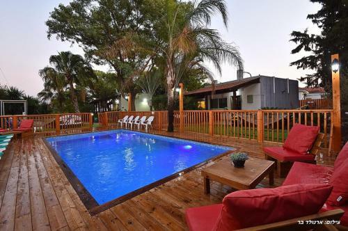 Lodge Hawaii Mansion