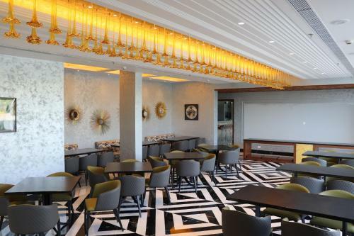 Hillcrest Hotel & Resort