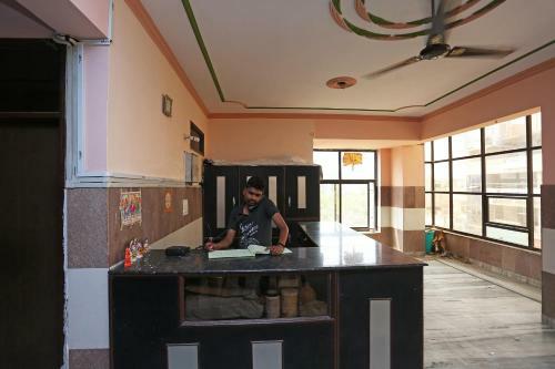 Oyo 35450 Bombay Central Hotel