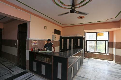 Oyo 35450 Bombay Central Hotel