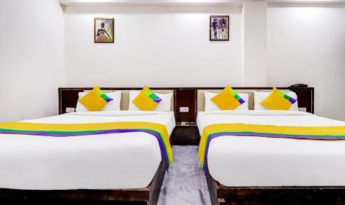 Hotel Oyo 42691 Rhythm Residency