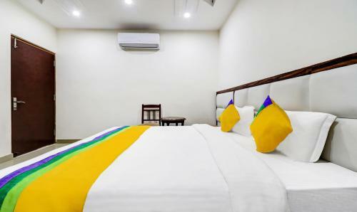 Hotel Oyo 42691 Rhythm Residency