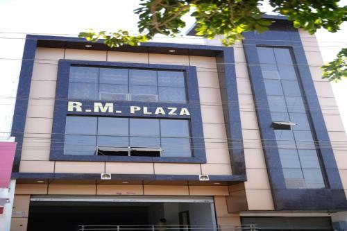 Oyo 79012 Hotel Rm Plaza