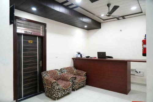 Oyo 79012 Hotel Rm Plaza