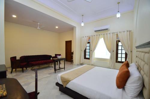 Hotel Aaram Baagh Agra By Pachar Group