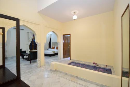 Hotel Aaram Baagh Agra By Pachar Group
