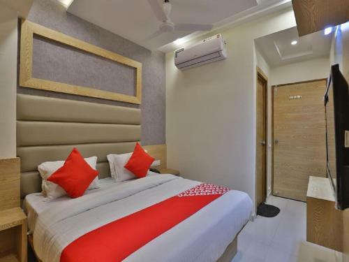 Hotel Acme By Sky Stays