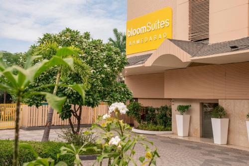 Hotel Bloomsuites L Ahmedabad